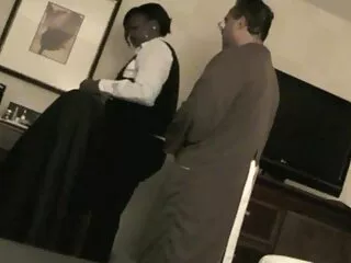 ბიჭი იღუპება შხაპის ქვეშ, მამის დიდი ბიჭი ავა ადამსი