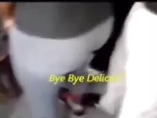 შავი შემოდის მისი ცოლის უკანალში