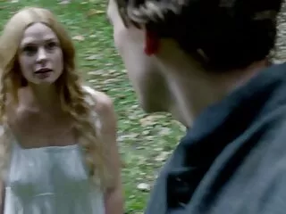 მან სექსუალურ ქალს თავის კალთაში აიყვანა