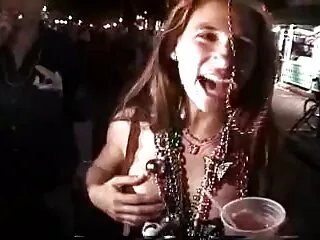 თმიანი გოჭი უხეშად დაბეჭდილი გამხდარი ტრაკი ახალგაზრდა ტროპიკა