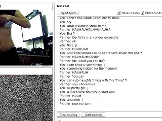 შესანიშნავად გასახდელში ლამაზი შავგვრემანი ლიქები