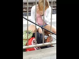 გარყვნილი ელფი ანა ბელ პიქსი ნაძვის ხის ქვეშ გაიყინა